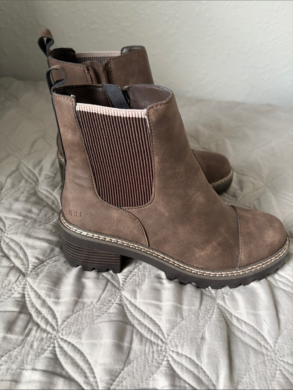 JBU Women’s Chelsea Ankle Boots in Brown